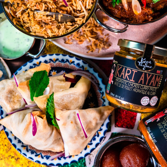 Crispy samosas made with Kopi Thyme's savoury, aromatic, gluten-free, dairy-free, vegetarian Kari Ayam paste. Great for Diwali parties and gatherings!